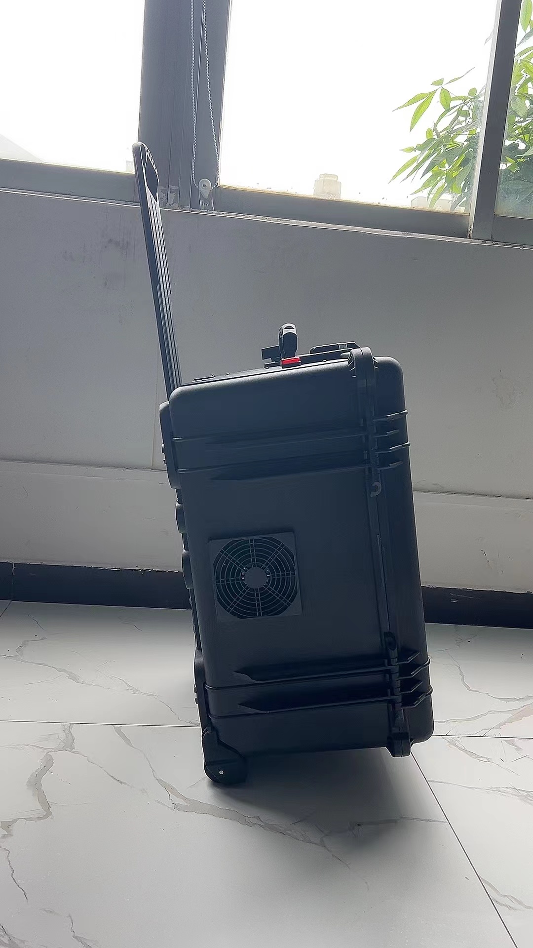 前进手拉箱型移动通信干扰器